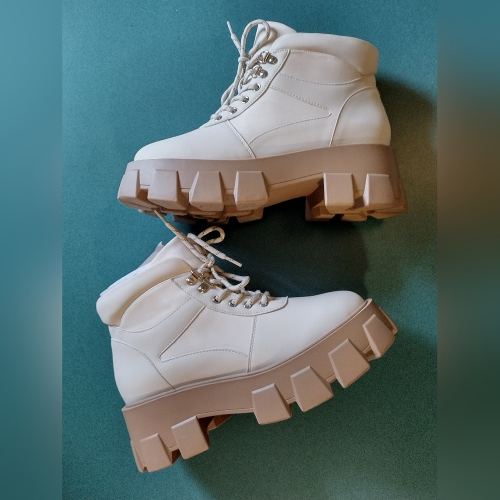 NWT Shoedazzle 'Sylvie' Platform Combat Boots